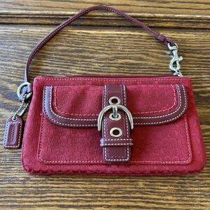 Vintage Y2K Coach Soho Signature C Red Buckle Wristlet Bag 8x4